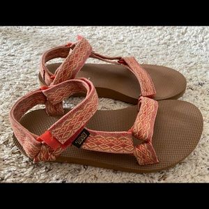 Teva sandal size 7.